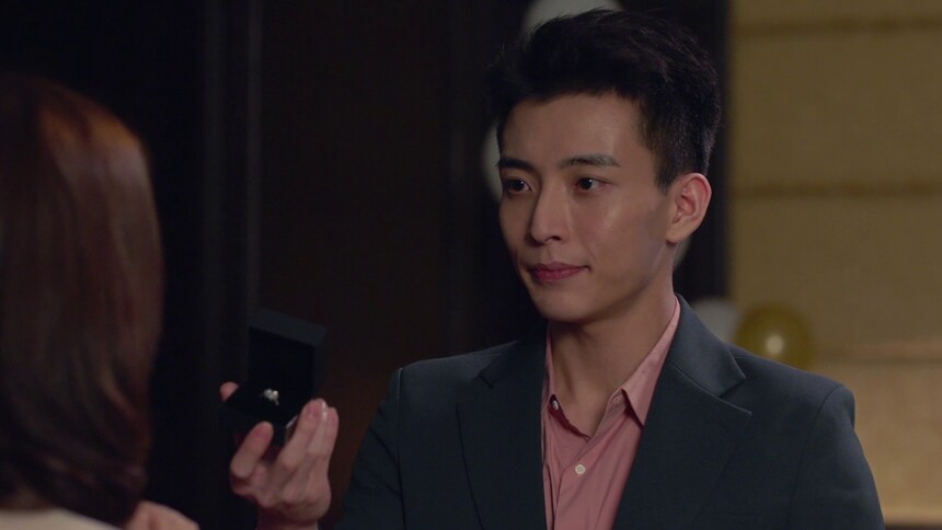 李敢求婚舒雯被拒 前男友在场难抉择