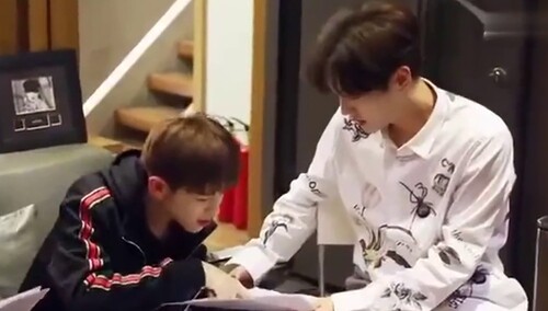 胡春杨化身“制作人”~开启录音室探险之旅