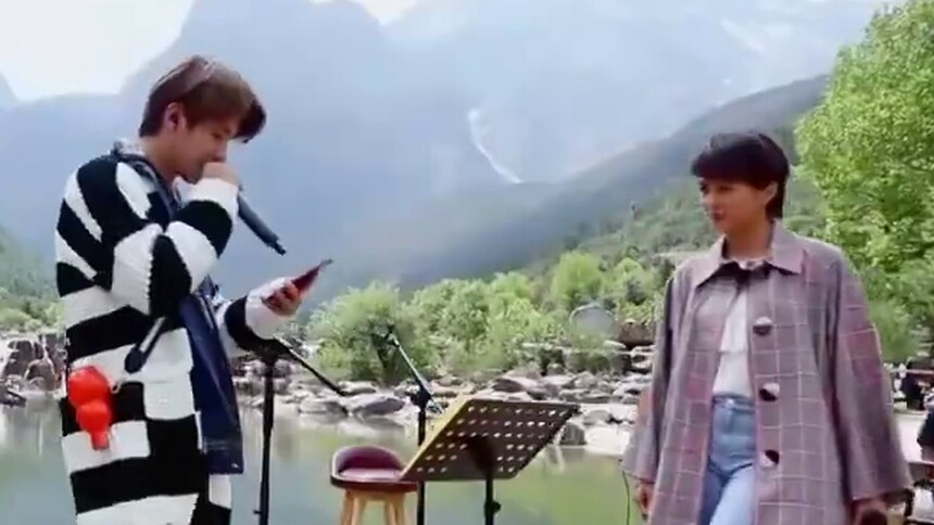 《少年可期》黄明昊梁咏琪live版《短发》，这样好听的歌我不允许你们没听过！小贾好棒
