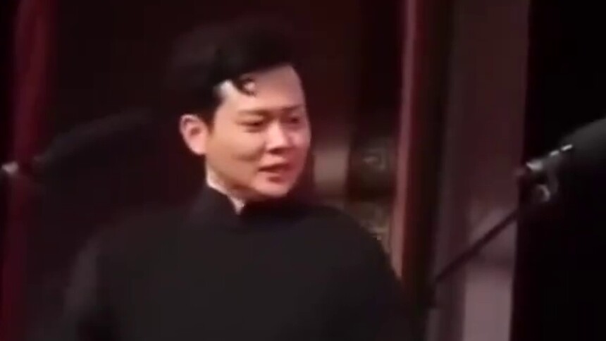【爆笑生活小剧场】孟鹤堂舞到忘词台上撒娇，周九良充当提词器场面好欢乐