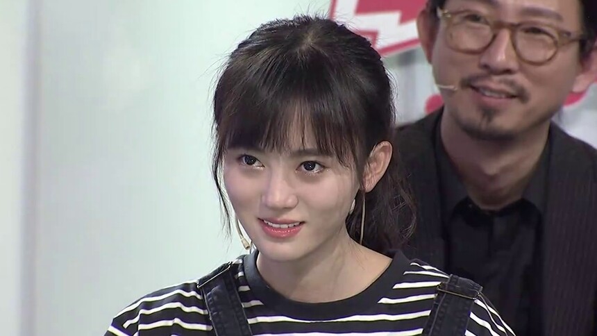 为争颜值担当大咖疯狂互嘲 鞠婧祎成冷漠帝表情包上线