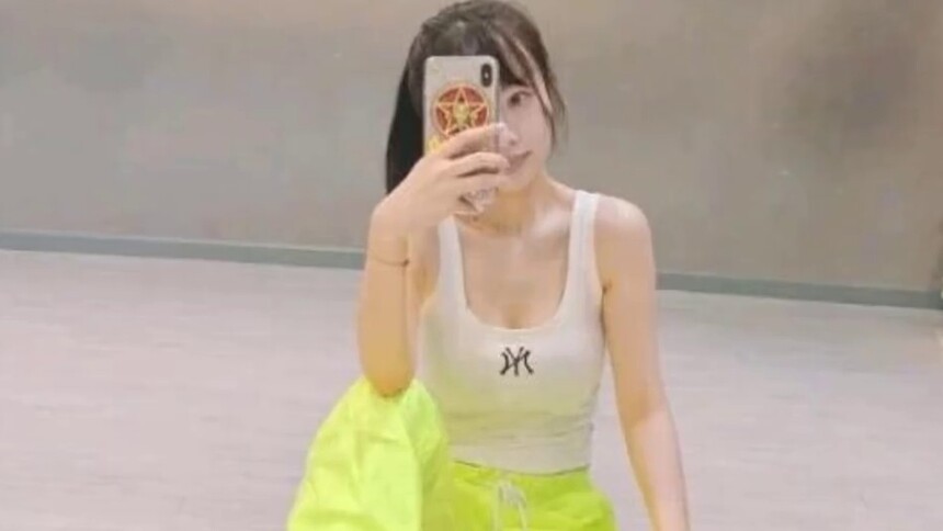 甜馨陪李小璐上课，知情人曝贾乃亮已分居，切断李小璐复出后路