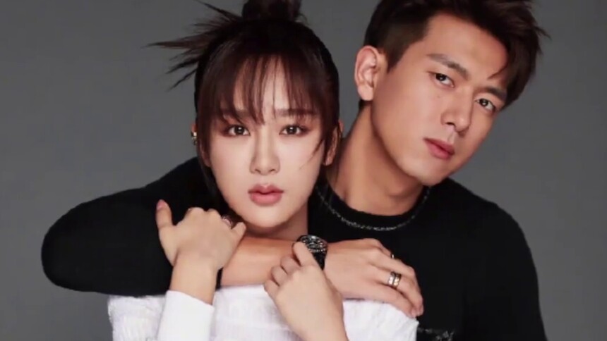 杨紫李现合体拍杂志，“童颜夫妇”有没有甜到你？