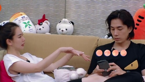 戚薇李承铉聊美甲 李承铉在家太听话了！