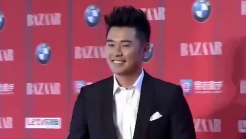 安安第一天上学，陈赫张子萱合体送女儿去学校，超级幸福