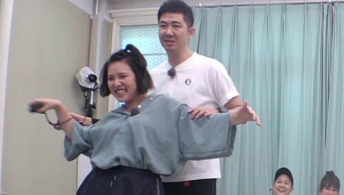 《新生日记》未播花絮：舞王张徐宁和谢依霖的亲密舞蹈秀 李艾看酸了