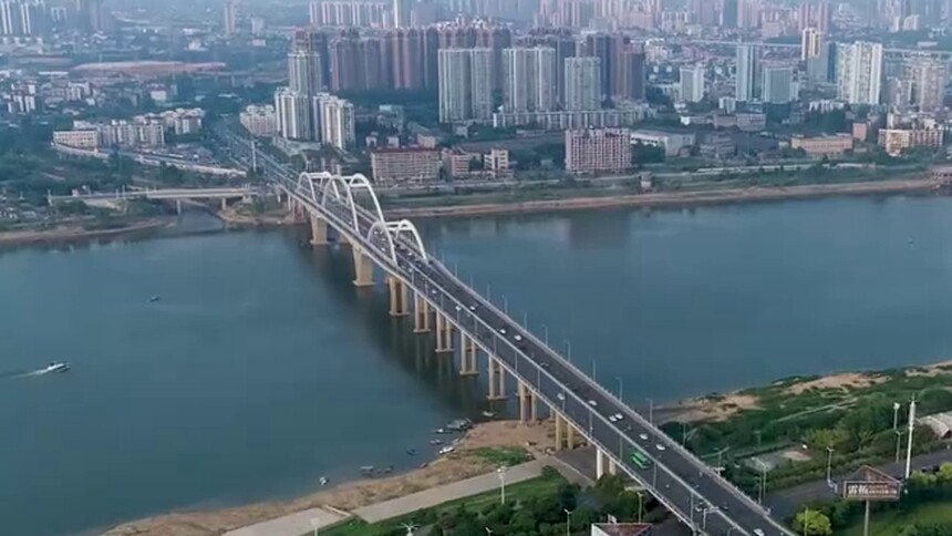 新中国成立70周年·飞阅湘江的桥|株洲芦淞大桥【航拍：言杰 黄静 石彦科 刘亚欢 过斌 徐奕 郑安戈】
