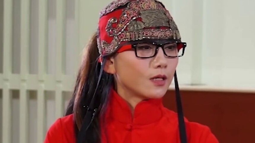 当杨丽萍撞上邓婕，自然老去和保养过度的差距太真实