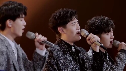 纯享版：孤独爬上了他们的脉搏 方晓东殷浩伦以歌寄情想《回家》