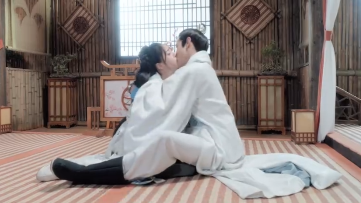 《山寨小萌主》第13集看点：解药吻名场面！又虐又甜的太萌夫妇
