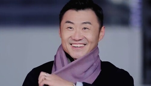 又是一个不输李佳琦的男人，姜山简直就是个戏精带货王