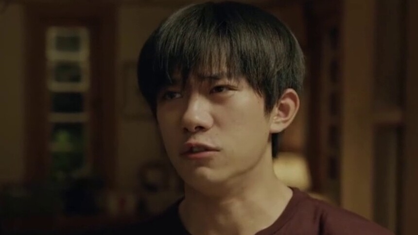 《送你一朵小红花》贴片预告 易烊千玺再当男主 抹泪动作虐心