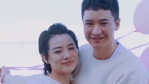 仙桃夫妇上演《告白气球》超甜蜜 王弢吐槽刘璇是“拍照杀手”