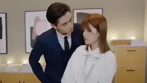 胡一天乔欣主演的《小风暴》官宣预告来袭！高甜预警，按头抱也太苏了吧~