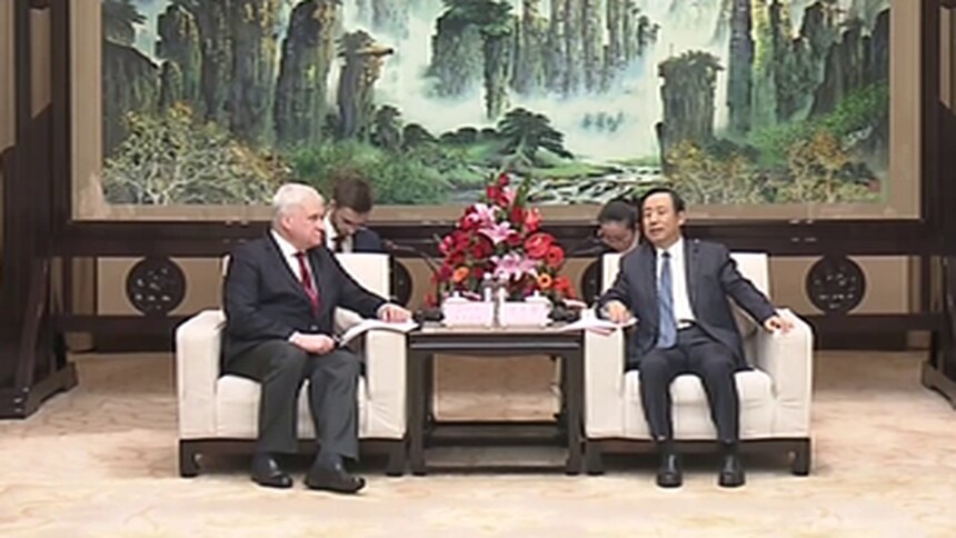 许达哲会见俄罗斯驻华大使杰尼索夫