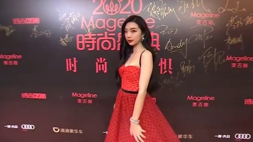 【2020COSMO时尚盛典】李紫婷红色波点纱裙，美到窒息，又是呼吸困难的一天
