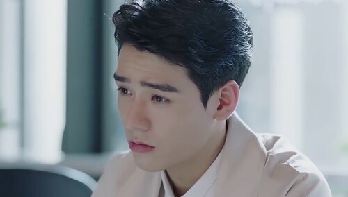 凌医生赛高！小鹿总被逼无奈签“卖身契”