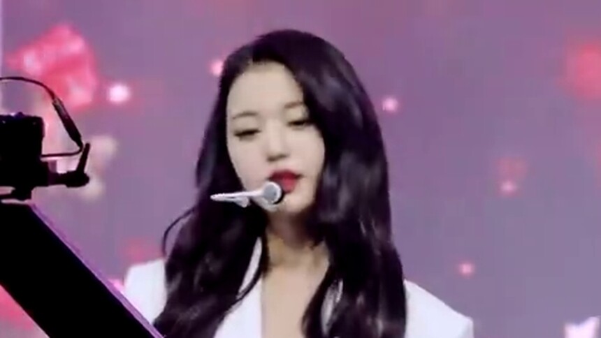 张元英4K白西装直拍！都给我看！竖屏大长腿《Fiestar》