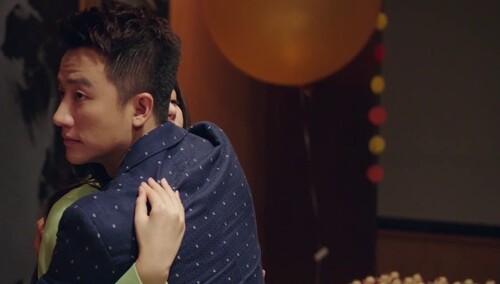 达琳亲眼目睹卫哲裴瑜在单身派对上相拥