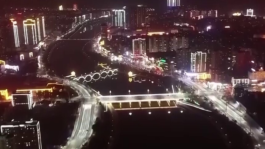 湖北红安县：返程前夜 全城亮灯送英雄