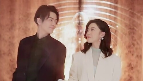 刘端端郁可唯浪漫牵手  张含韵因粉丝结缘郁可唯