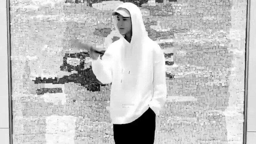 郑业成：大成这扇子耍的也太帅了吧