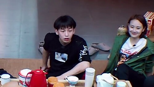 彭彭这脑回路是继承嗯哼的？也不怪黄磊当众“羞辱”买了块熟的肉...