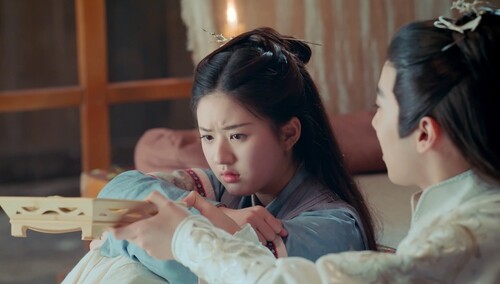 边吃边哭超可爱 白镜子给川儿送烧饼