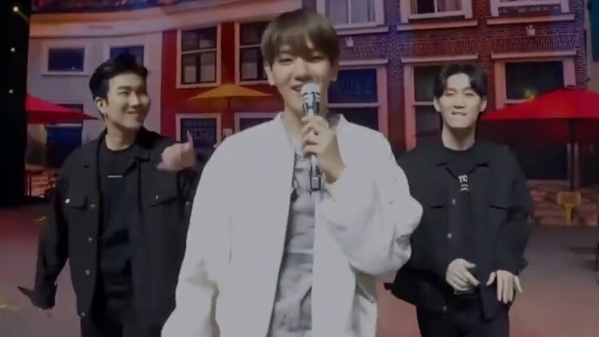 super m：线上演唱会live 伯贤《Betcha + UN Village》