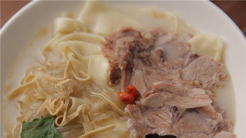 【美食台】河南烩面 小碗单出，原汤煮面，汤鲜、肉香、面片劲道！