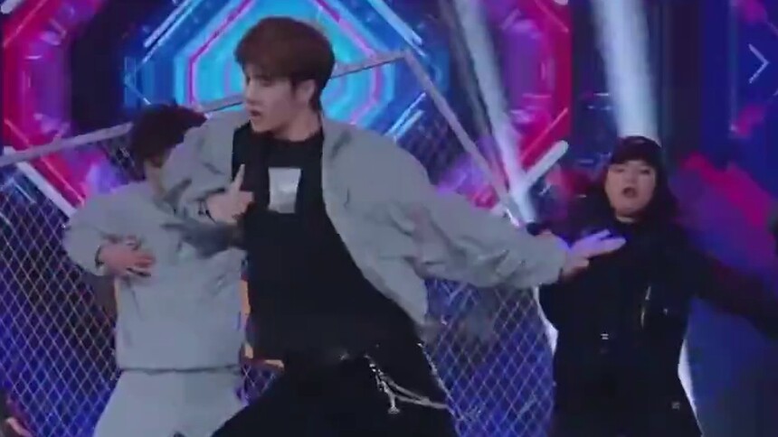 王一博：极速踩点，高压蒸汽啵