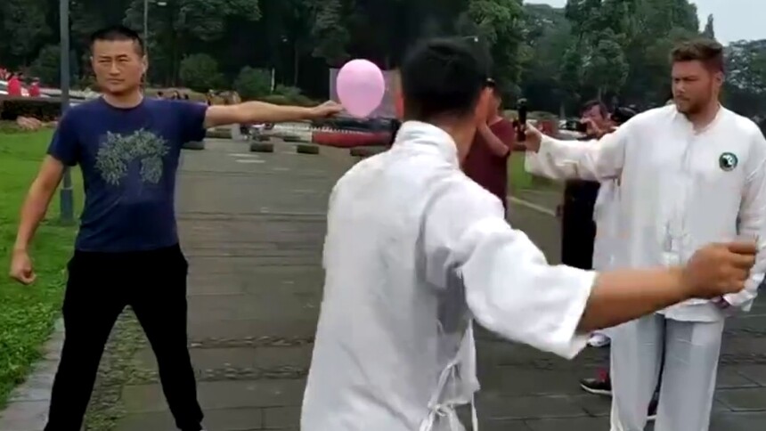 居家赏体育|武术冠军马伦飞针穿玻璃