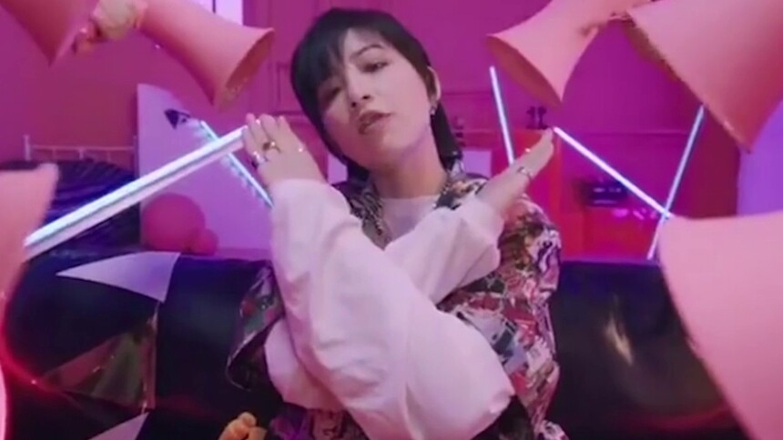 姐姐来了：李斯丹妮《李扯火》个性十足