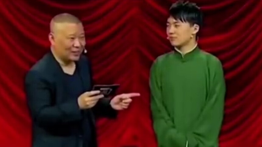 【爆笑生活小剧场】郭德纲郭麒麟在线互坑，看的观众哈哈大笑，爆笑郭氏父子的日常