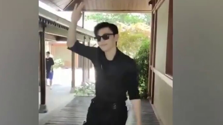 邓伦跳女团舞也太可爱了！还有点娇羞是怎么肥事？