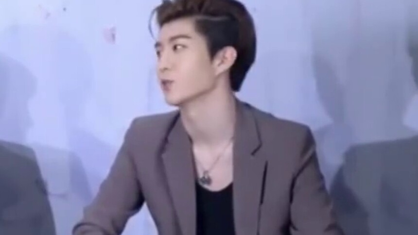 范丞丞模仿陈立农男粉：陈立农 我是你爸爸！