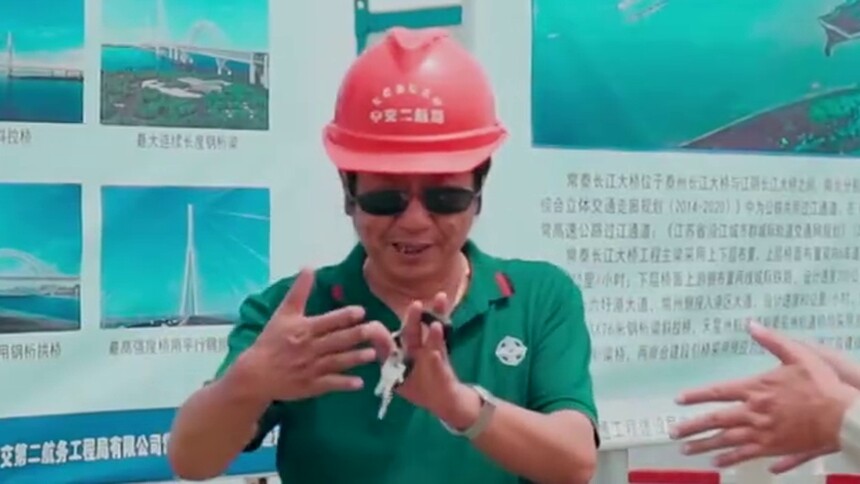 电力检修护航常泰长江大桥用电安全