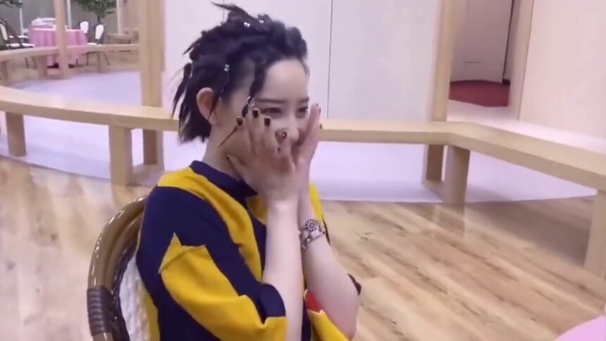 姐姐们的搞笑日常，沈梦辰直言万茜比李斯丹妮man！李斯丹妮成功晋升位团宠