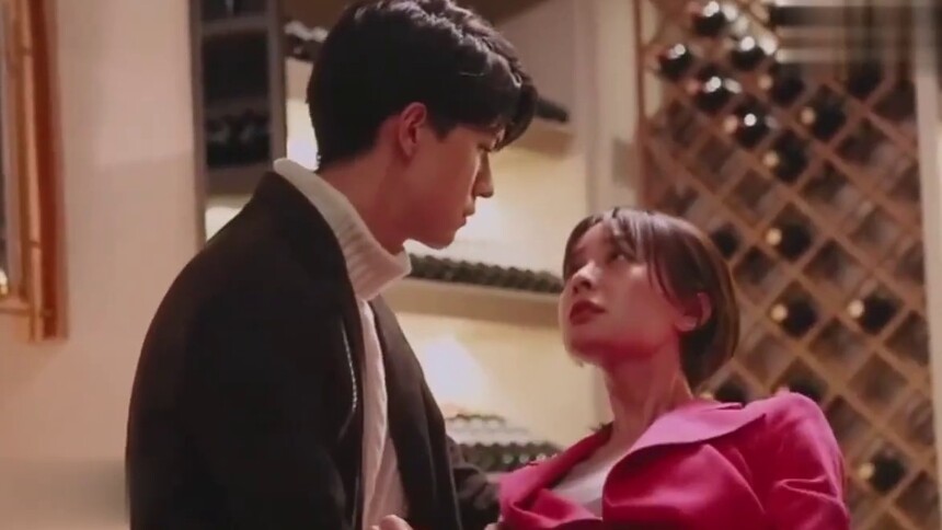 太甜了！吴昕任言恺kiss配一脸！昕姐差点闪到腰太搞笑