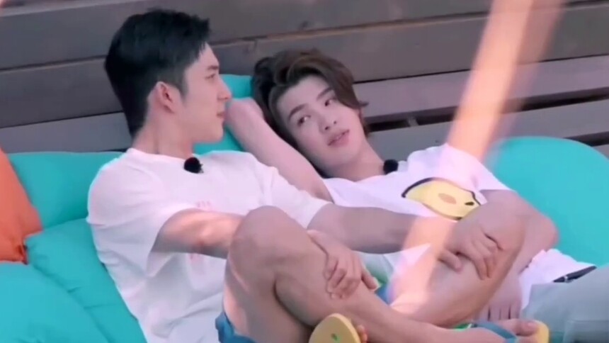 冲浪杯首届冷笑话大赛开启，黄明昊同学一马当先问鼎冷笑话大王称号