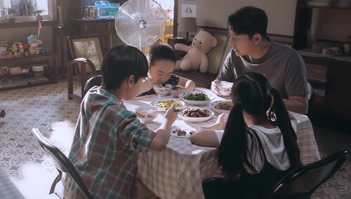 《以家人之名》第5集看点：泪点预警！李爸心疼两儿子