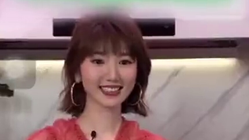 毛晓彤教刘谦跳无价之姐，刘谦老师这舞蹈功底，一看就是80年代老舞王了！