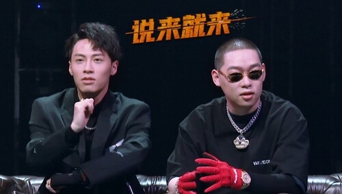 彩蛋：派克特艾热完美复刻《哥》手势舞 ICE 5G冲浪示范土味摇有内味