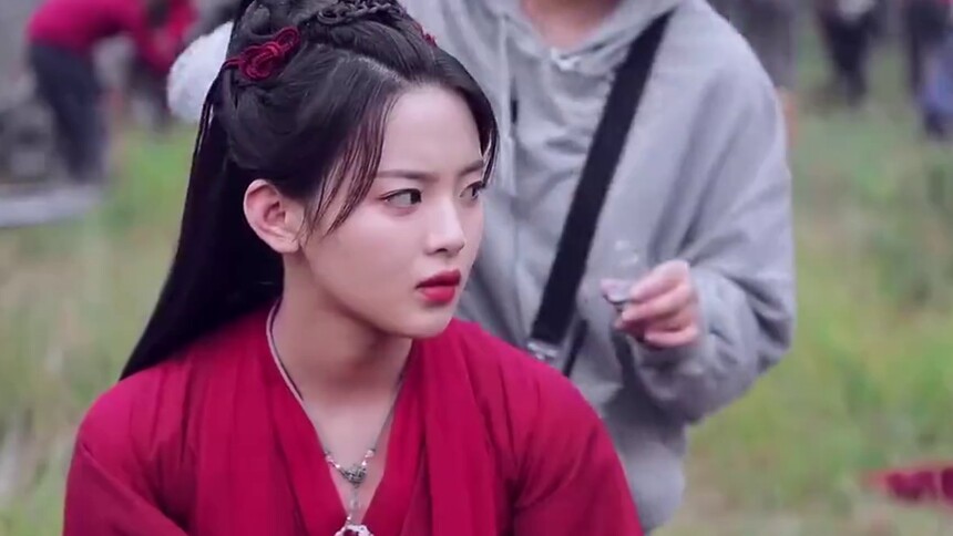 《且听凤鸣》花絮：杨超越片场挑衅傅菁，傅菁画风突变！