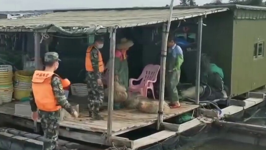 台风“海高斯”来袭 海警深入辖区劝防风