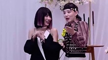 李斯丹妮非常想留下王霏霏，还手动向王霏霏下跪，两人互动太可爱了