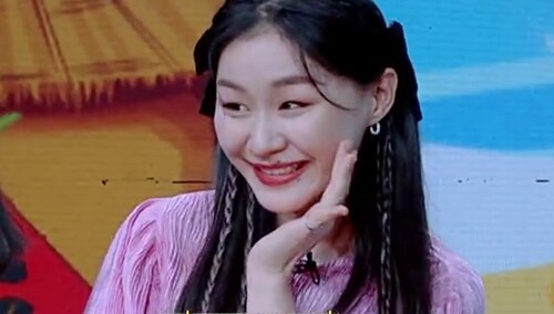 王一博出行会选择什么样的异性 金靖曾是大张伟跟拍导演！