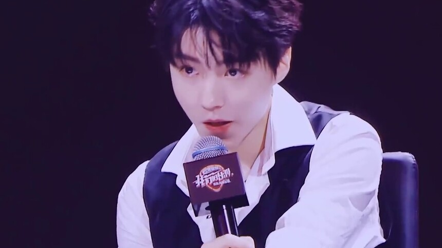 拥抱21岁的王俊凯！