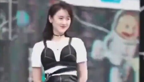 袁冰妍舞蹈串烧自拍！哎呦~有女团那味儿了！ ​