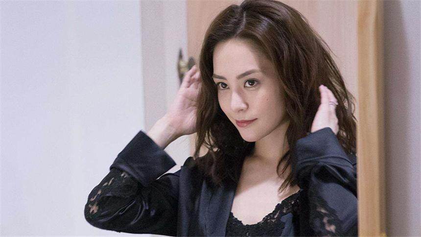 阿娇带小鲜肉进英皇？曾一夜打赏6万疑似关系升温？霍汶希忙否认